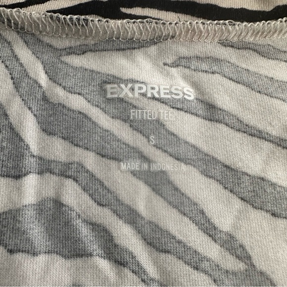 Express Shirt Zebra Print V-Neck Fitted Tee Top Black & Cream Stretchy Y2K Sz S - Picture 3 of 9